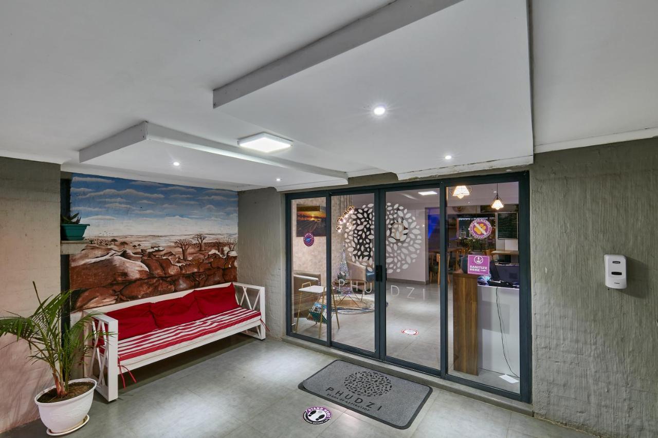 Phudzi Hotel Letlhakane Екстер'єр фото