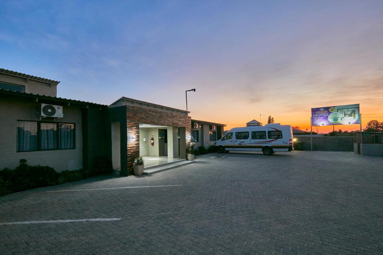 Phudzi Hotel Letlhakane Екстер'єр фото