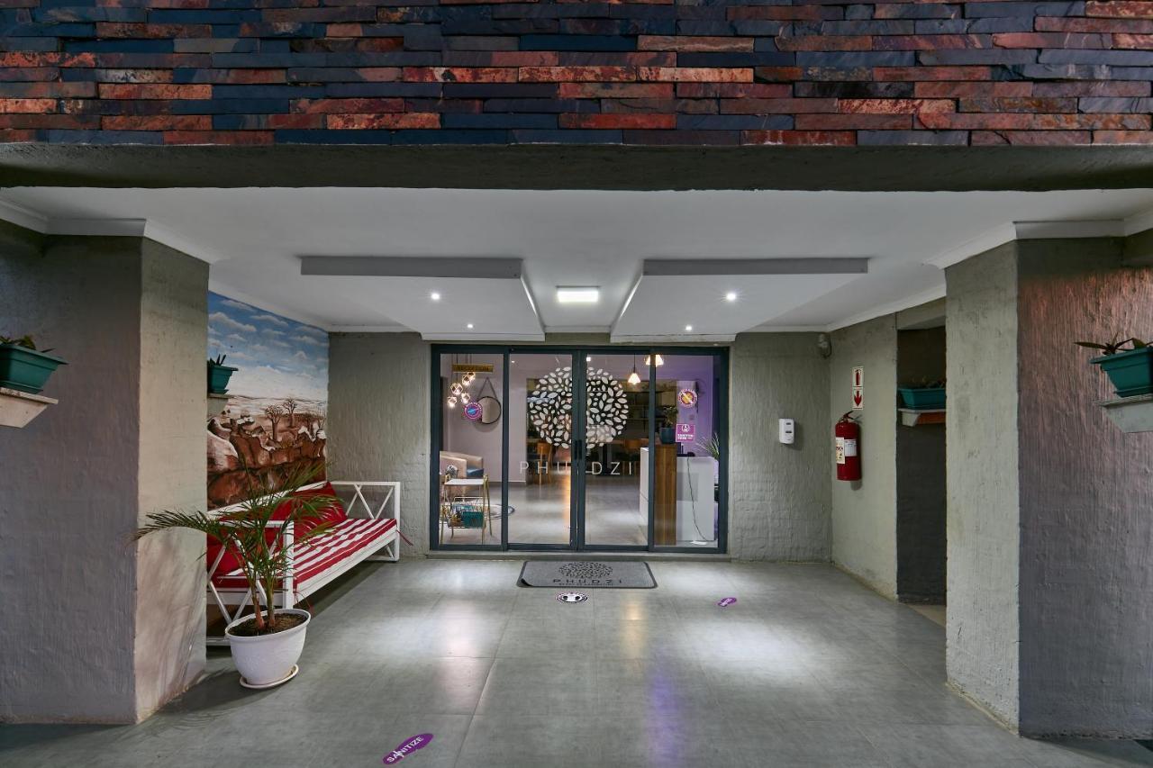 Phudzi Hotel Letlhakane Екстер'єр фото