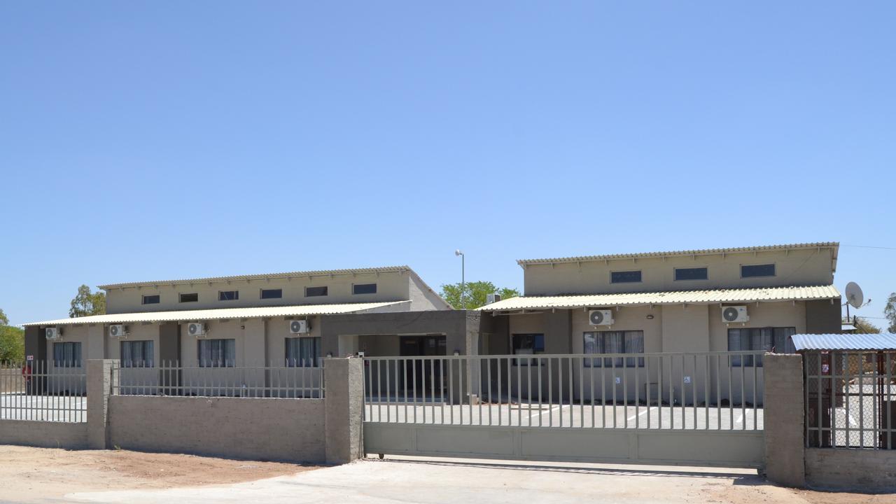 Phudzi Hotel Letlhakane Екстер'єр фото